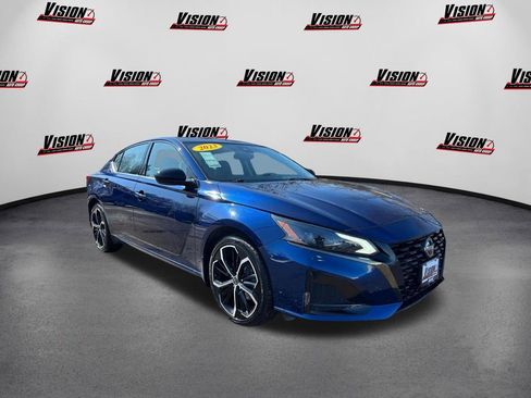 Used 2023 Nissan Altima 2.5 SR image 3