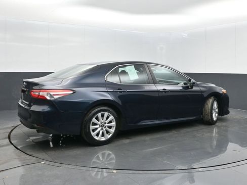 Used 2018 Toyota Camry LE image 7
