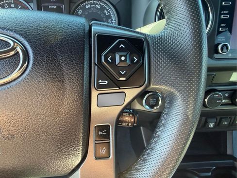 Used 2021 Toyota Tacoma TRD Sport AWD/4WD image 30