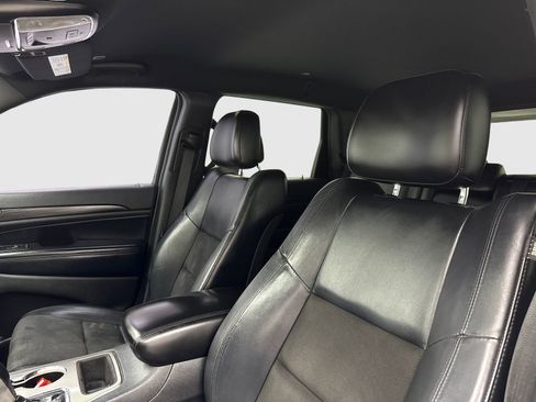Used 2019 Jeep Grand Cherokee Altitude RWD image 15