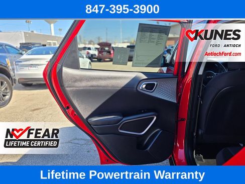 Used 2025 Kia Soul LX w/ LX Technology Package FWD image 19