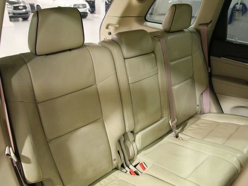 Used 2016 Jeep Grand Cherokee Overland AWD/4WD image 26