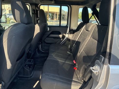 Used 2019 Jeep Wrangler Unlimited Sahara image 10