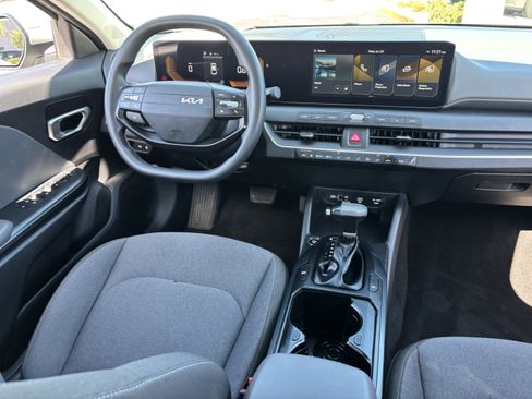 Used 2025 Kia K4 FWD image 12
