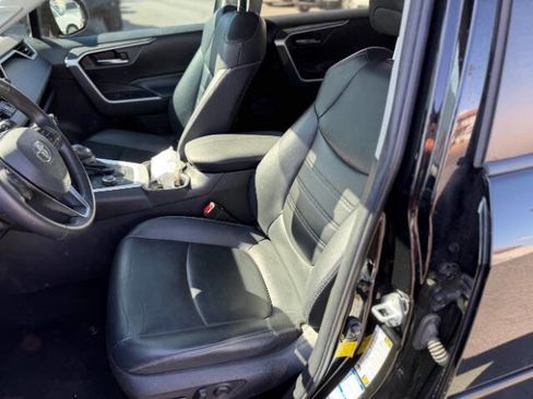 Used 2021 Toyota RAV4 XLE Premium image 13