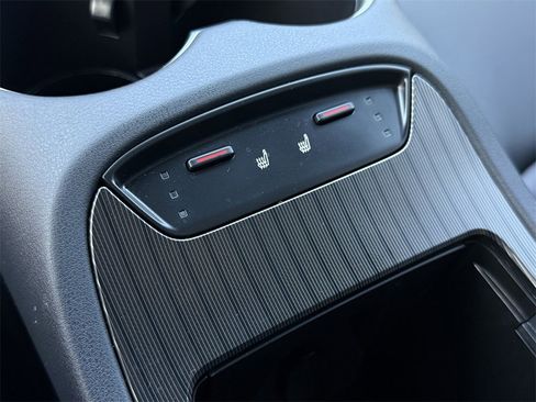 Used 2024 Toyota Venza XLE image 21