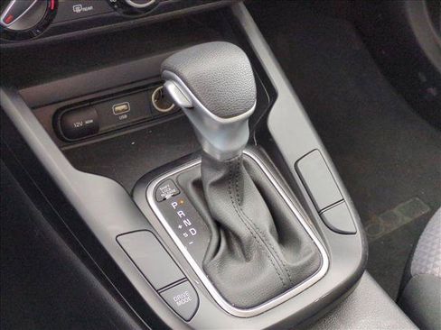 Used 2025 Kia Soul LX w/ LX Technology Package FWD image 10