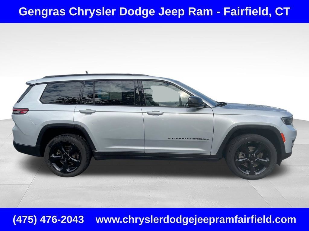Used 2023 Jeep Grand Cherokee L Altitude AWD/4WD image 8
