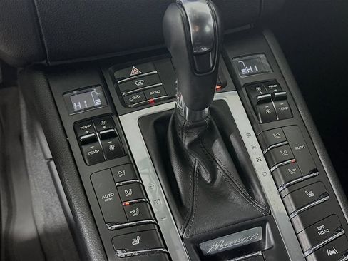 Used 2018 Porsche Macan image 14