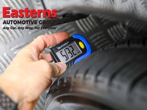 Used 2018 Toyota Avalon Limited image 26