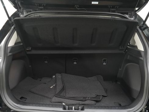 Certified 2026 Hyundai Venue SE FWD image 9