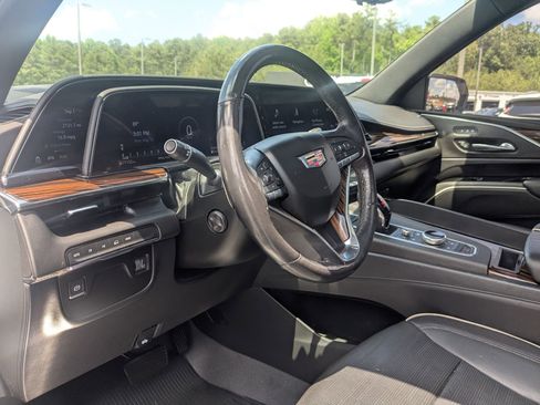 Used 2021 Cadillac Escalade Premium Luxury AWD/4WD image 13