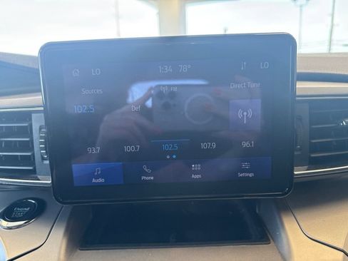 Used 2022 Ford Explorer XLT w/ Equipment Group 202A AWD/4WD image 21