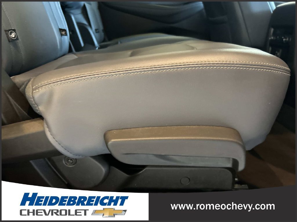 Used 2021 Buick Enclave Essence AWD/4WD image 37