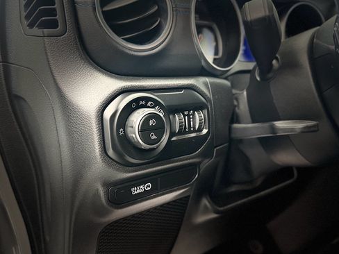 Used 2021 Jeep Gladiator Rubicon AWD/4WD image 15
