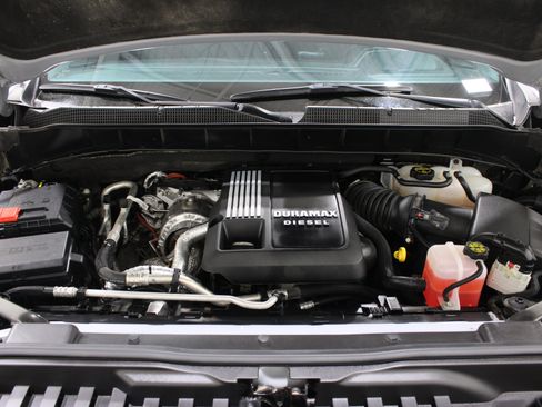 Used 2025 Chevrolet Silverado 1500 RST AWD/4WD image 39