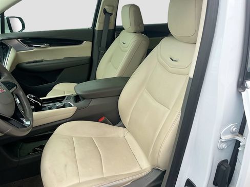 Used 2024 Cadillac XT6 Premium Luxury AWD/4WD image 20