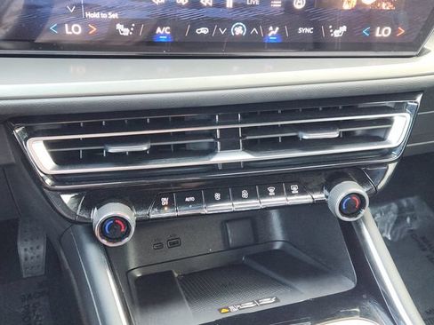 Used 2024 Chevrolet Traverse LT w/ Enhanced Driving Package FWD image 21