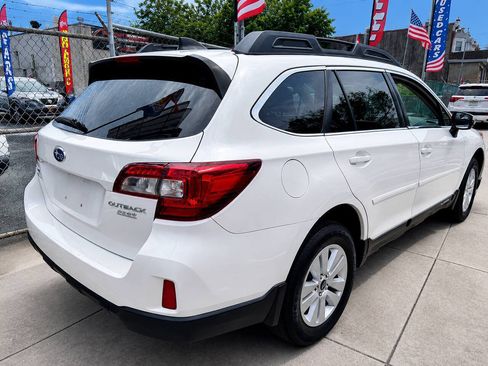 Used 2017 Subaru Outback 2.5i Premium AWD/4WD image 3