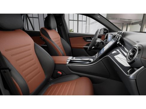 Used 2026 Mercedes-Benz GLC 300 image 3