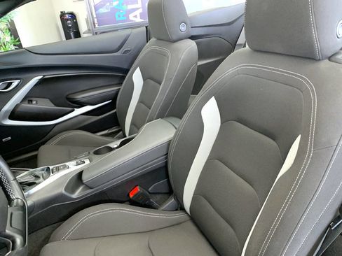 Used 2023 Chevrolet Camaro LT w/ Technology Package image 11