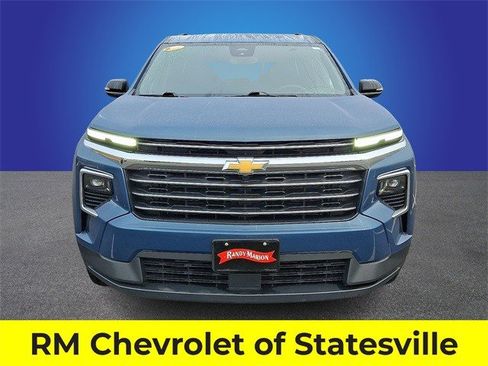 Certified 2025 Chevrolet Traverse LT image 2