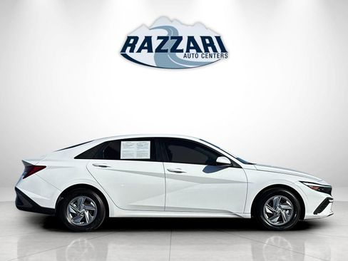 Used 2024 Hyundai Elantra SE FWD image 2