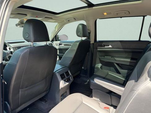 Used 2019 Volkswagen Atlas SEL R-Line AWD/4WD image 4