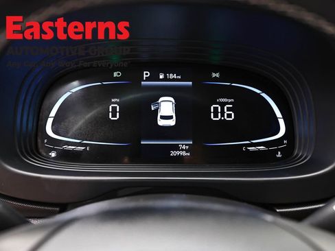 Used 2024 Hyundai Venue Limited FWD image 17