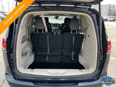 Certified 2024 Chrysler Pacifica Limited image 13