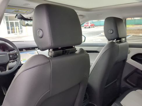 Certified 2025 Land Rover Range Rover Evoque Dynamic SE image 17