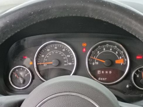 Used 2014 Jeep Compass Latitude FWD image 26