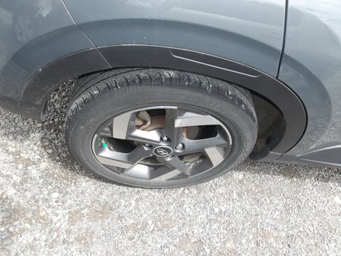 Certified 2024 Hyundai Venue SEL FWD image 3