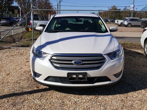 Used 2013 Ford Taurus SEL image 4