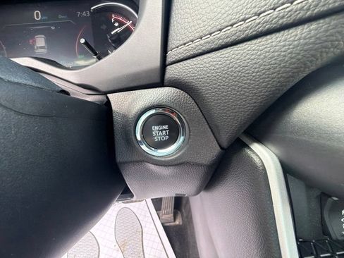 Used 2025 Toyota RAV4 XLE AWD/4WD image 23