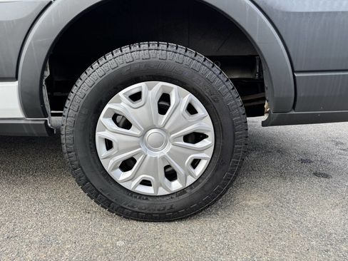 Used 2017 Ford Transit 350 XLT image 6