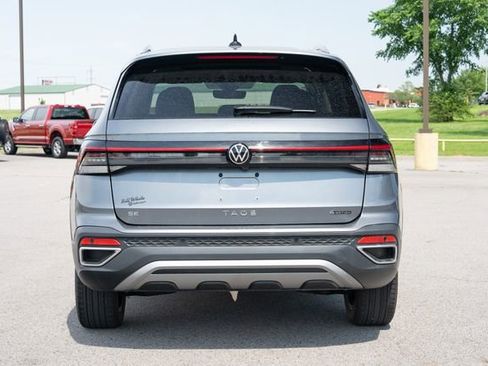 Used 2025 Volkswagen Taos SE w/ Panoramic Sunroof Package AWD/4WD image 5