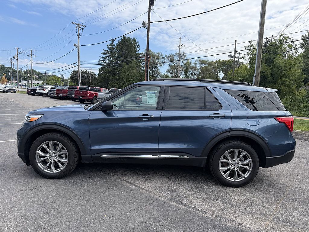 Used 2020 Ford Explorer XLT w/ Equipment Group 202A AWD/4WD image 3
