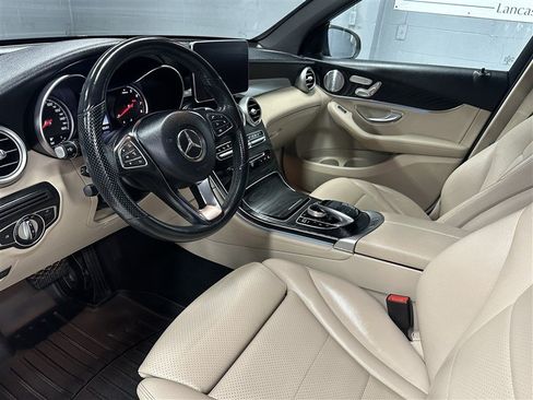 Used 2018 Mercedes-Benz GLC 300 4MATIC image 2