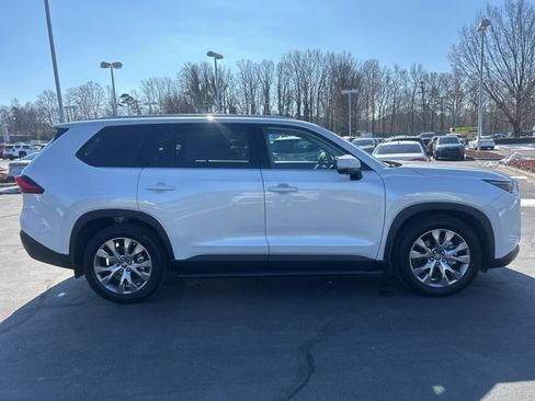 Used 2024 Toyota Grand Highlander Limited image 4