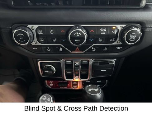 Used 2024 Jeep Wrangler Unlimited Rubicon AWD/4WD image 46