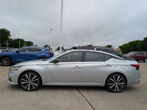 Used 2021 Nissan Altima 2.5 SR image 3