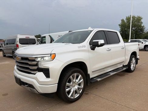Used 2023 Chevrolet Silverado 1500 High Country w/ High Country Premium Package AWD/4WD image 8
