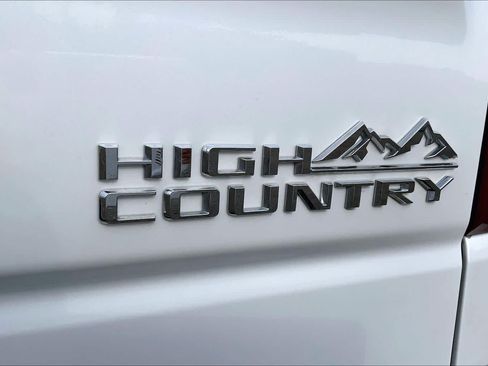 Used 2024 Chevrolet Silverado 1500 High Country w/ Technology Package AWD/4WD image 10