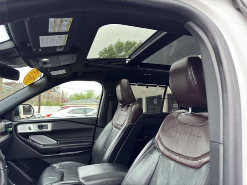 Used 2020 Ford Explorer Platinum w/ Premium Technology Package AWD/4WD image 22
