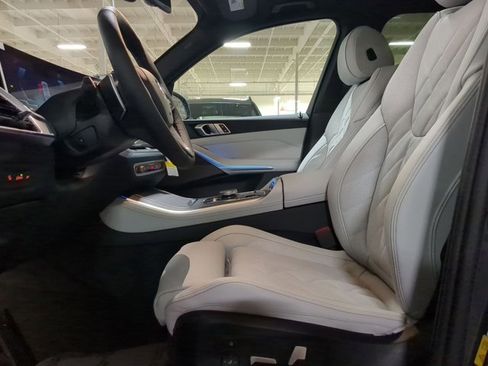 New 2026 BMW X5 xDrive50e w/ Premium Package image 4