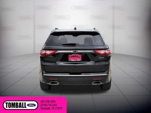 Used 2021 Chevrolet Traverse Premier w/ LPO, Blackout Package FWD image 6