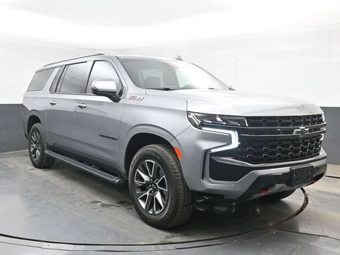 Used 2023 Chevrolet Suburban Z71 w/ Luxury Package AWD/4WD image 2
