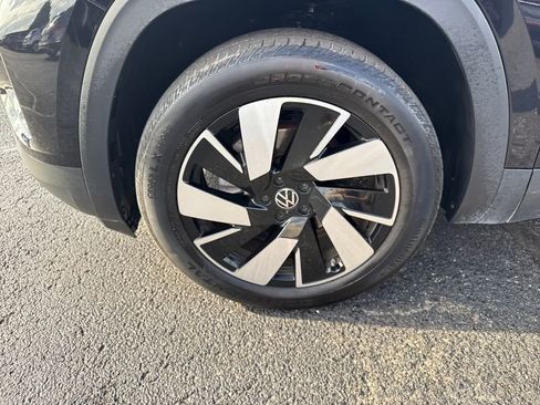 Used 2025 Volkswagen Atlas Cross Sport SE image 31