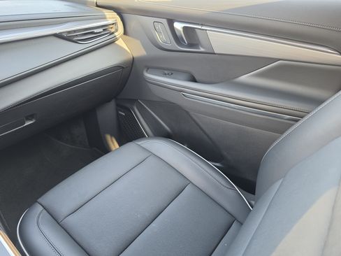 Used 2025 Buick Enclave Preferred FWD image 21